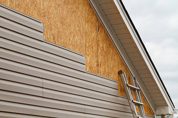 Professional Siding Installation technician working in Pricedale, PA